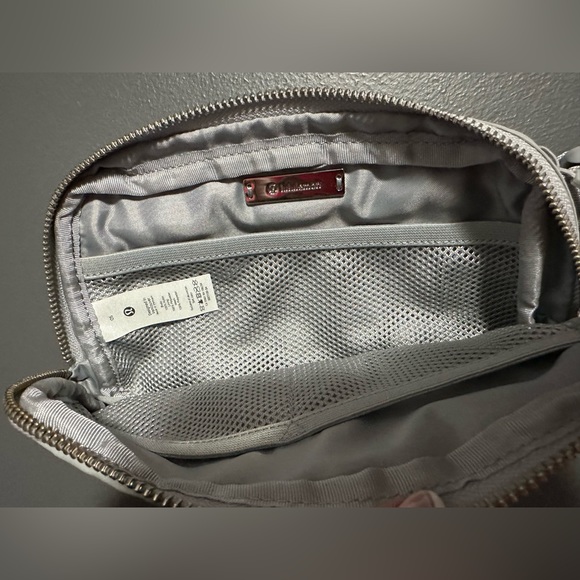 Lululemon Everyday Belt Bag 1L - Silver Drop - Picture 2 of 3